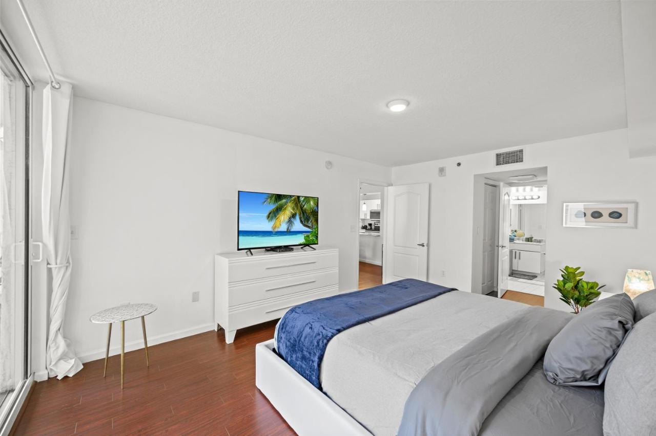 Amazing Condo With Free Parking In Brickell Miami Bagian luar foto